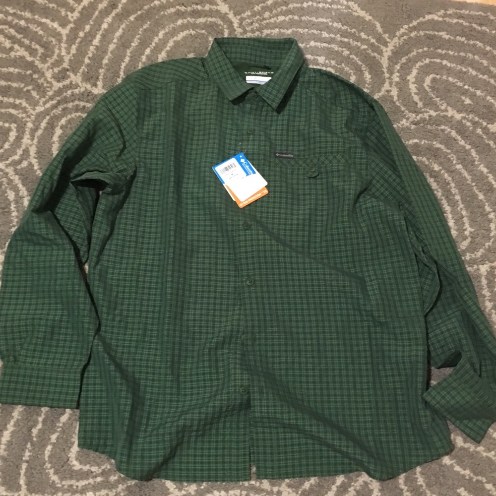 COLUMBIA men’s button down.